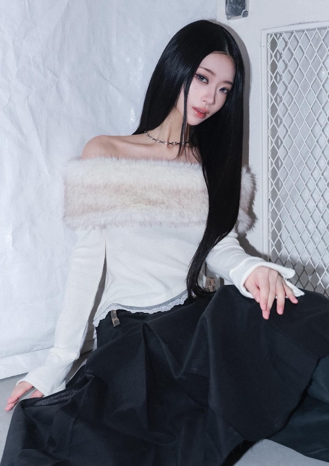 [12/26 (금) 예약발송] bunny fluff off shoulder top - ivory