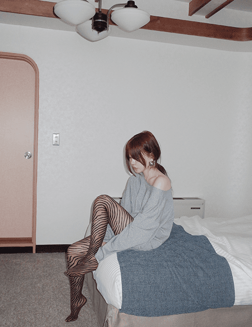 2차 loose cutting tee in gray