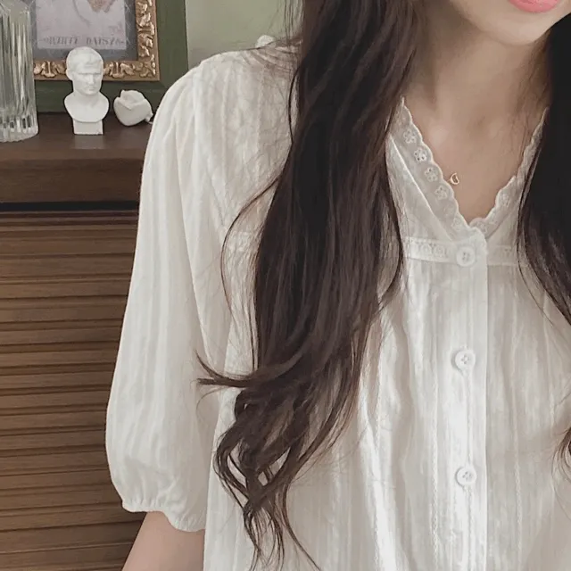 이프 유 브이넥 레이스 자가드 블라우스