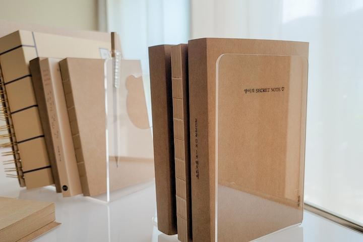 투명 L자 북엔드 아크릴 책꽂이 간이 북앤드 탁상용 책보관 정리 2sizes