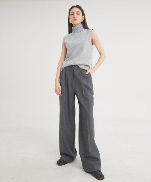 Two-Tuck Button Wide Wool Pants (Charcoal)