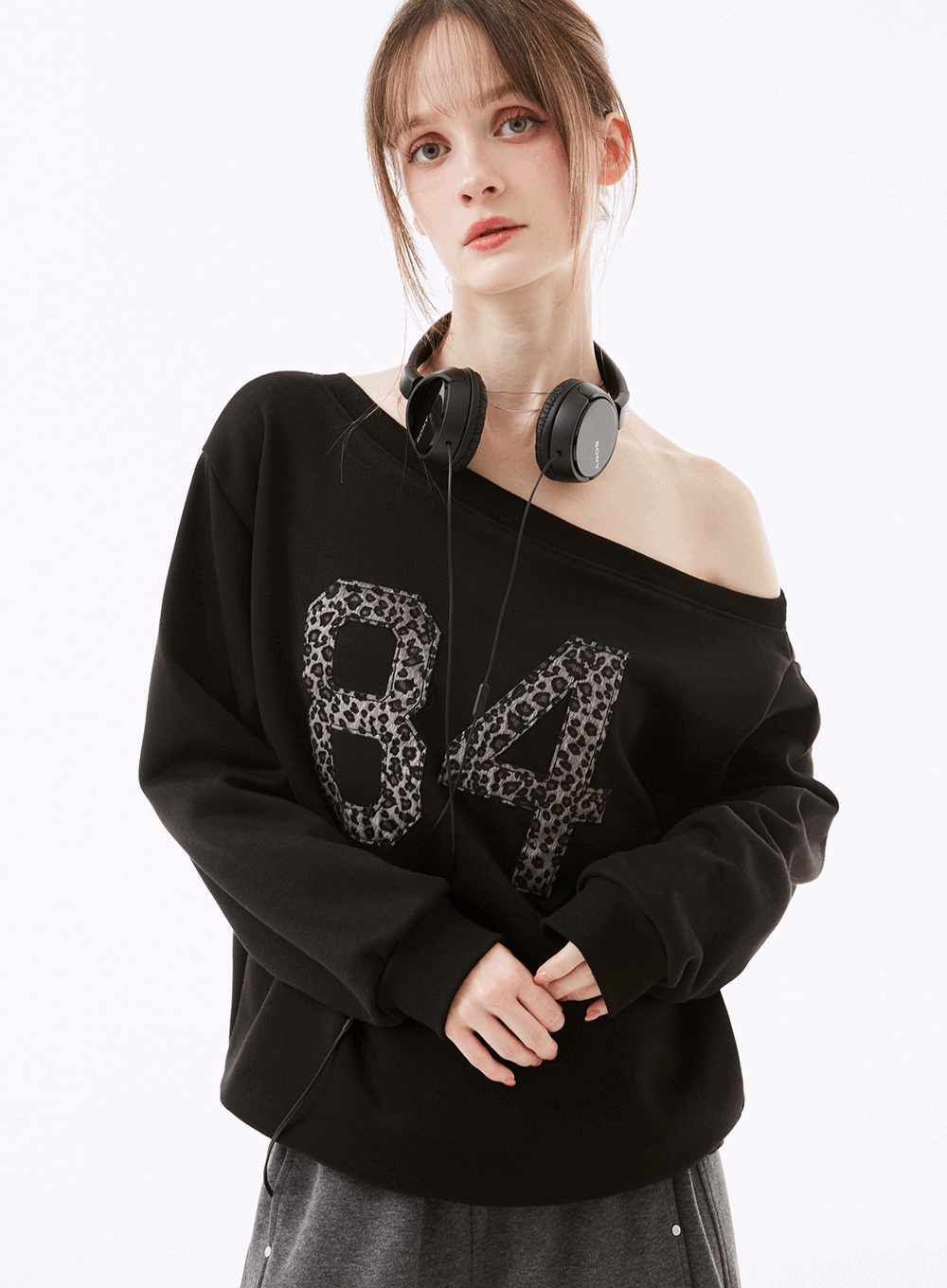 크로딘 기모 원숄더 맨투맨