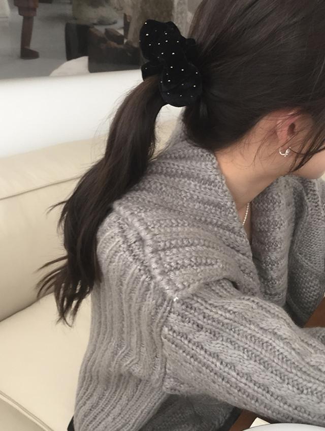 (모앳/머리끈) gold dot velvet scrunchy 벨벳 헤어 스크런치 골드 도트 슈슈