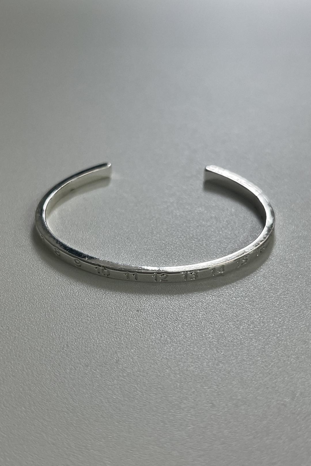 NUMBERING BANGLE