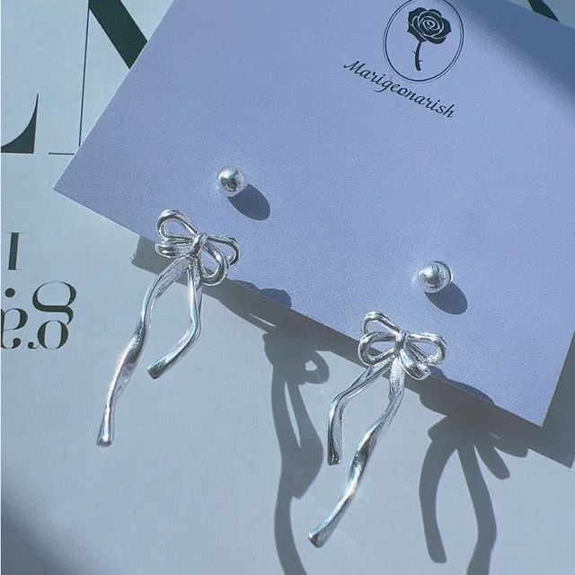 [주문폭주/실물보장] 🎀여리여리 실버볼 리본 귀걸이🎀