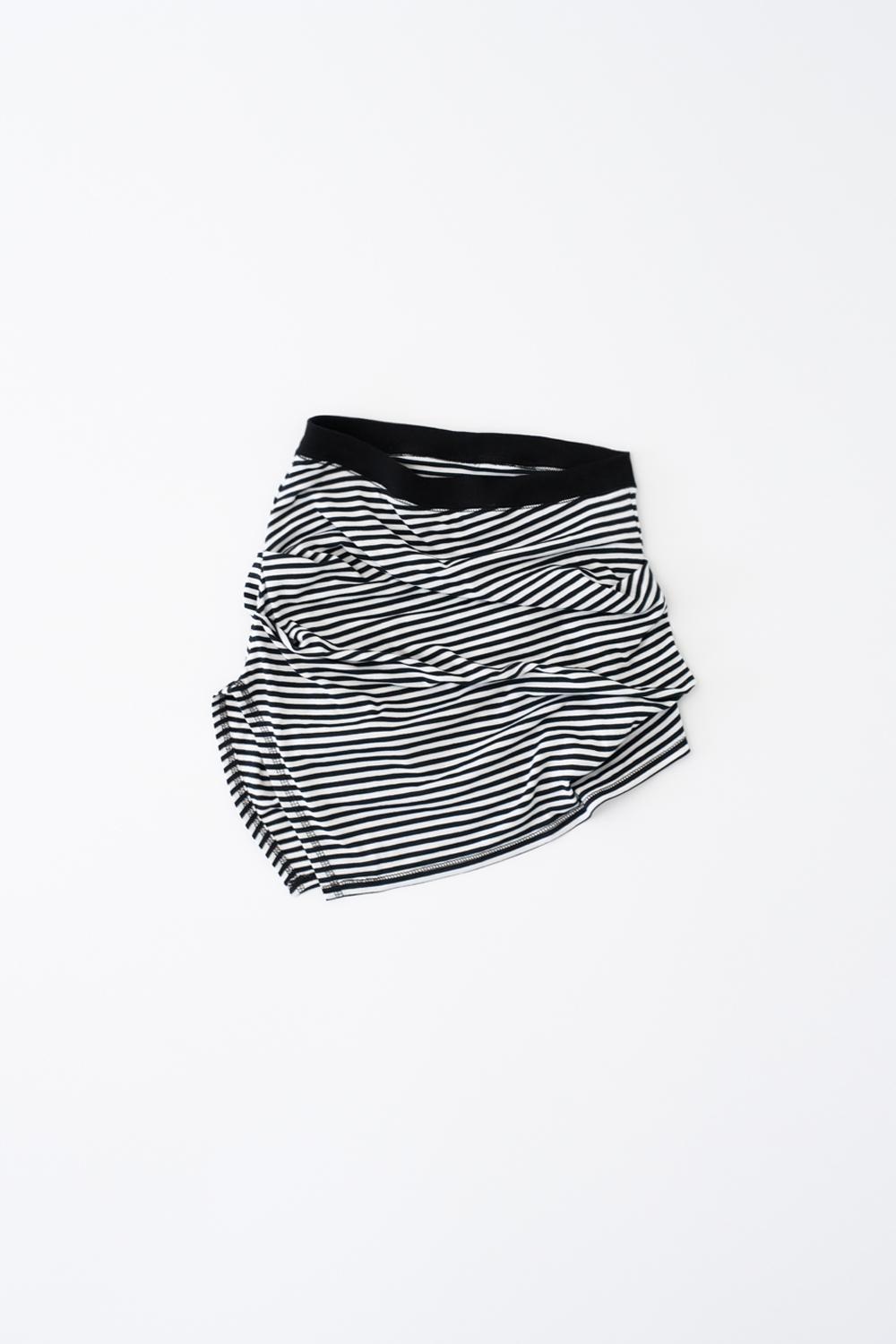 Asymmetric drpaed skirt (Black and white)