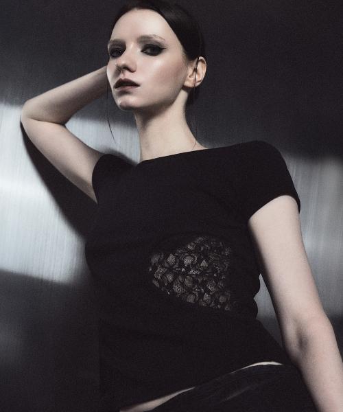 NOIR LACE SLASH TEE