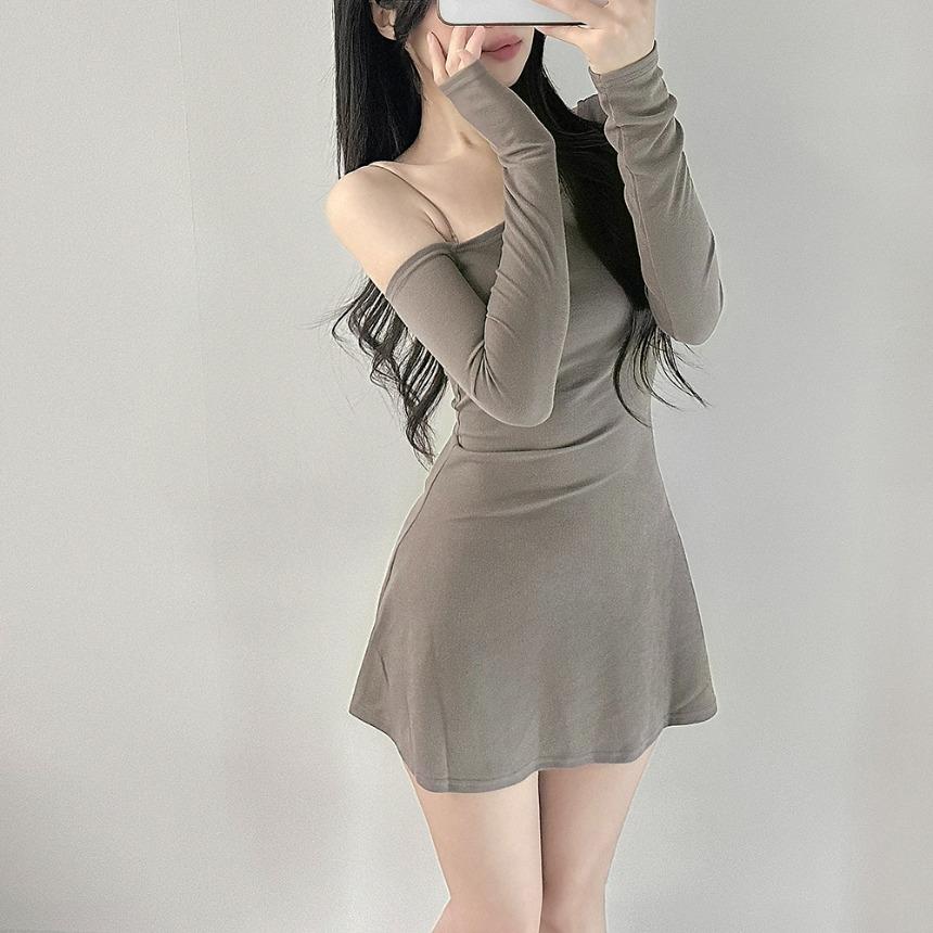 브링썸 (빠른배송!) 볼류머 슬림핏 A라인 플레어 원오프숄더원피스