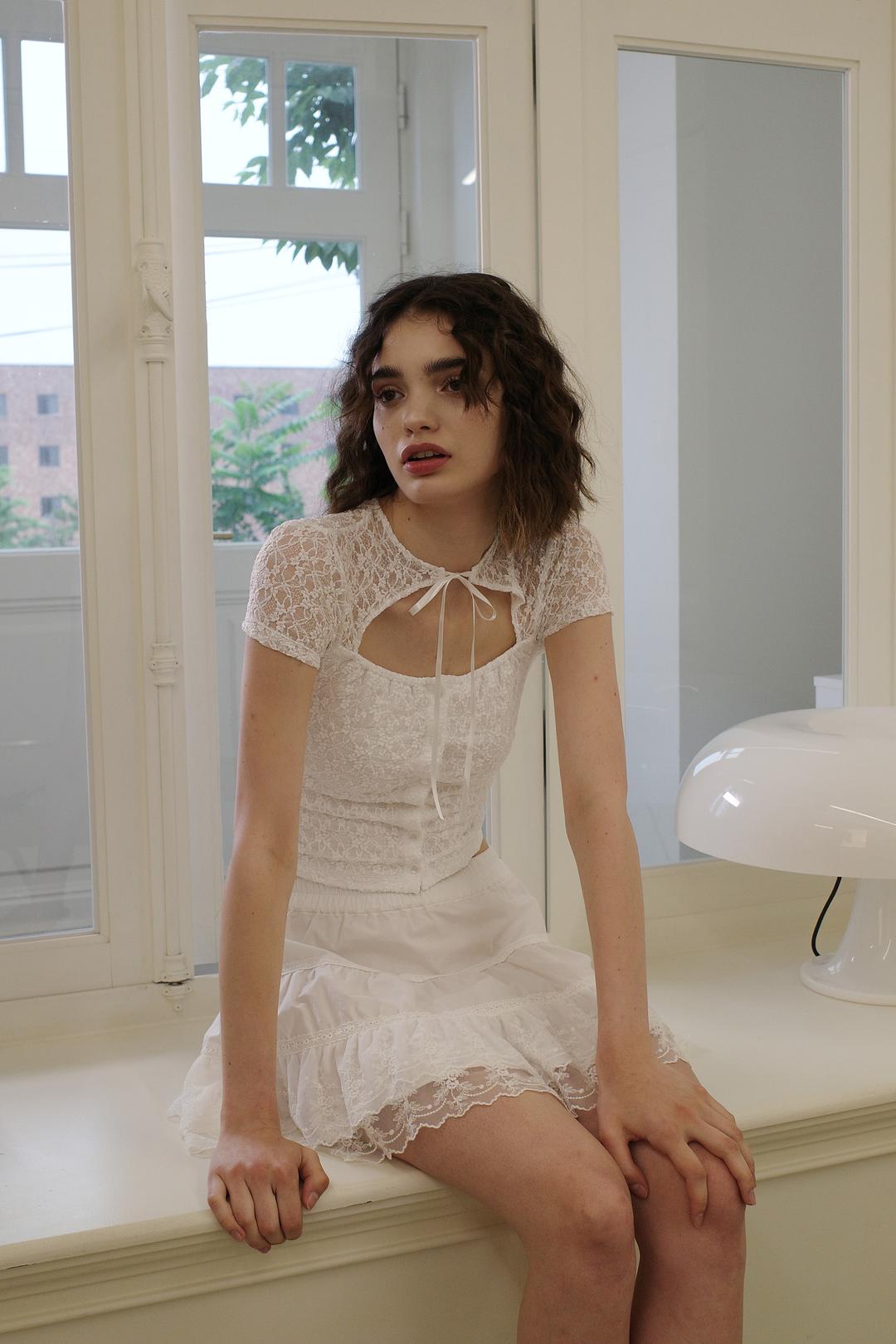 [20% OFF]TRIANGLE RIBBON BLOUSE (WH)