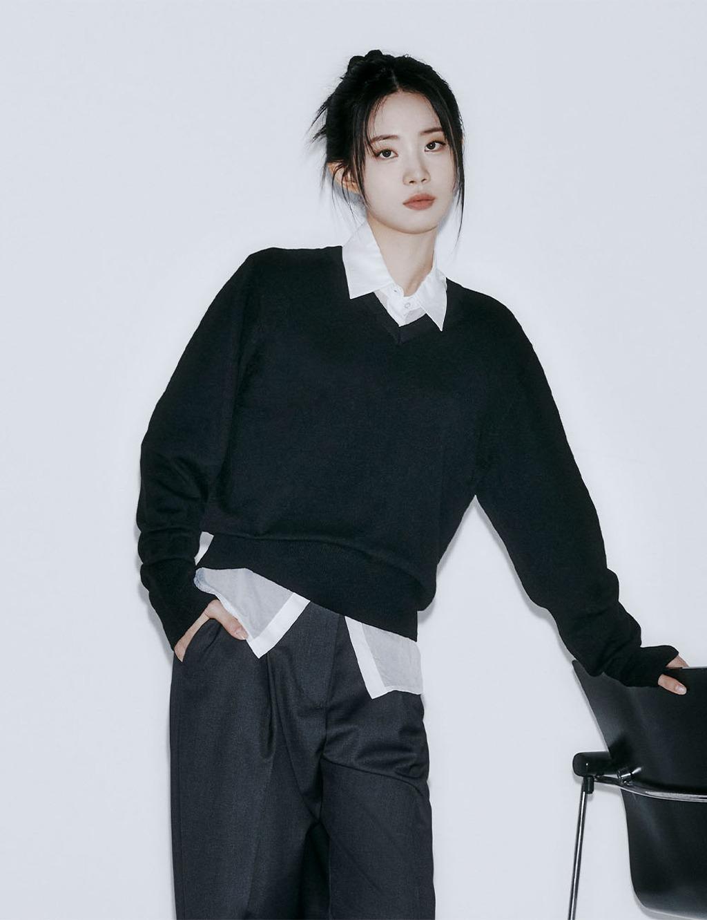 [신시아 착용] 울 캐시미어 브이넥 니트 블랙 MDKT088BLACK