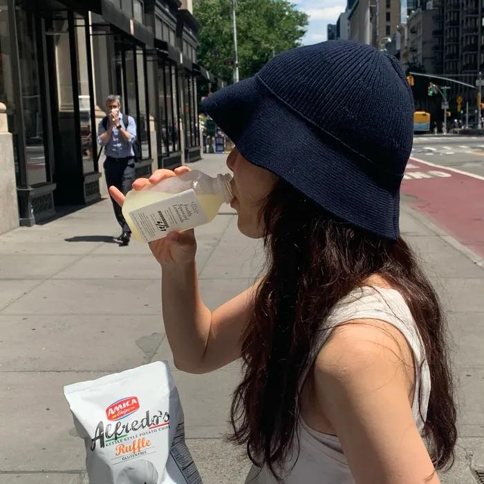 a breezy bucket hat (navy)