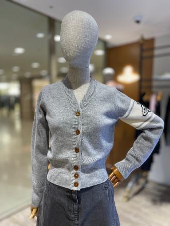 이런 상품 어때요? 비비안웨스트우드 ORB로고 견장 컬러 블럭 가디건 라이트그레이(VOTUKN8140)