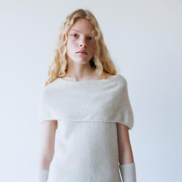 Cape layered off-shoulder sleeveless (ivory / gray)