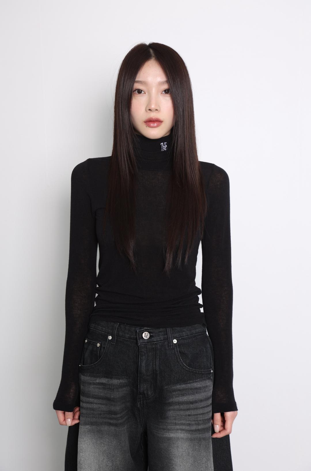 slim turtle neck T black