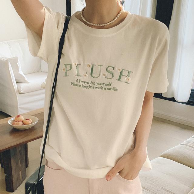 반데 플라워 자수 반팔 티셔츠