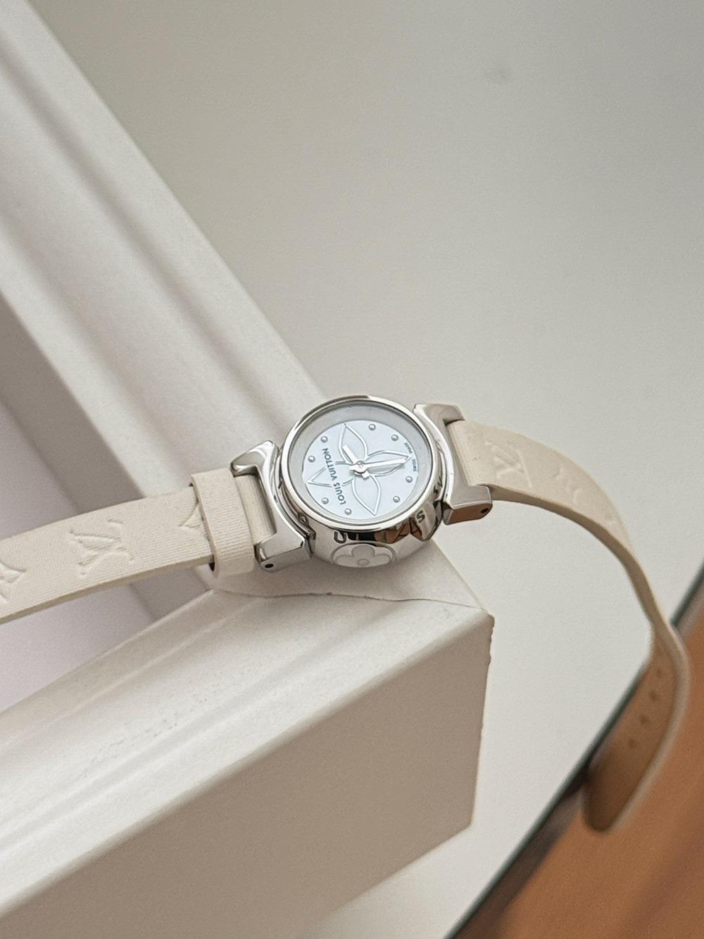 LOUIS VUITTON Tambour bijou