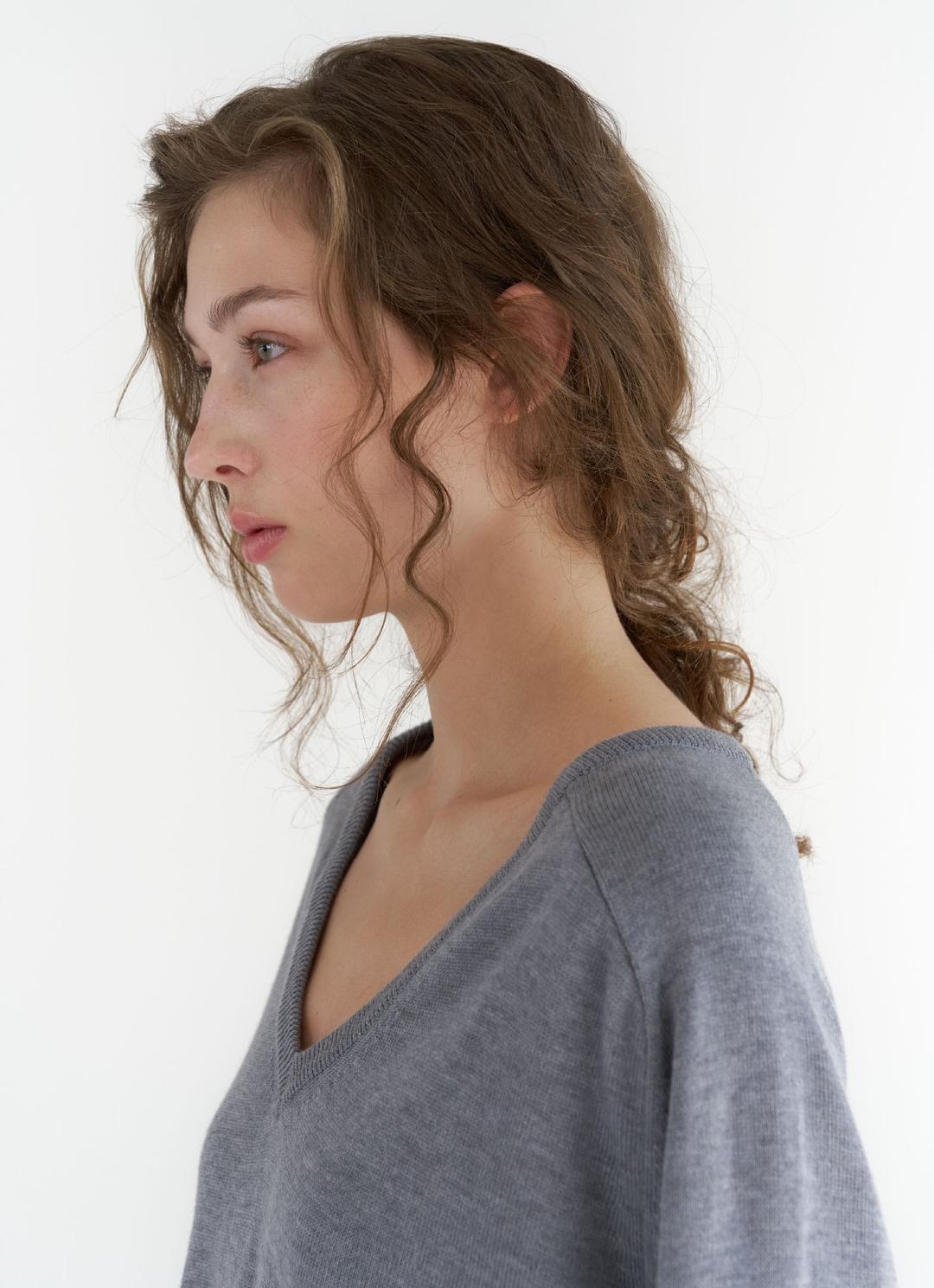 25FW LOOSE V-NECK KNIT / GREY