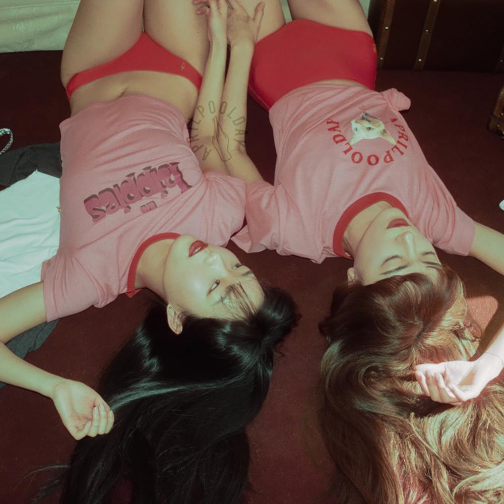 히피 핑크 슬림핏 티셔츠 반팔 비치웨어 청바지 코디 [에이프릴풀데이] BDSC 비에꼴