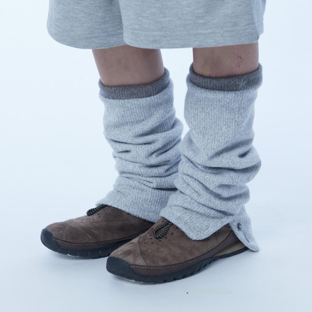 TCM button knit warmer (light grey)