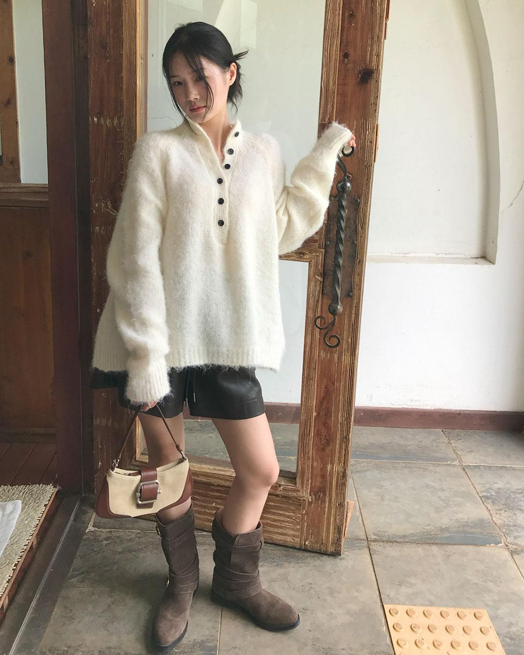 스탠울 브러쉬 하프 버튼 니트 (3color) 여성 fw 헤어리 모헤어 오버핏 도톰