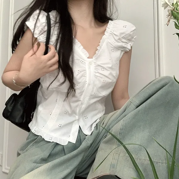 🩷당일출고🩷스켓❤️브이넥 프릴 펀칭 퍼프 크롭 민소매 나시 티셔츠 1color