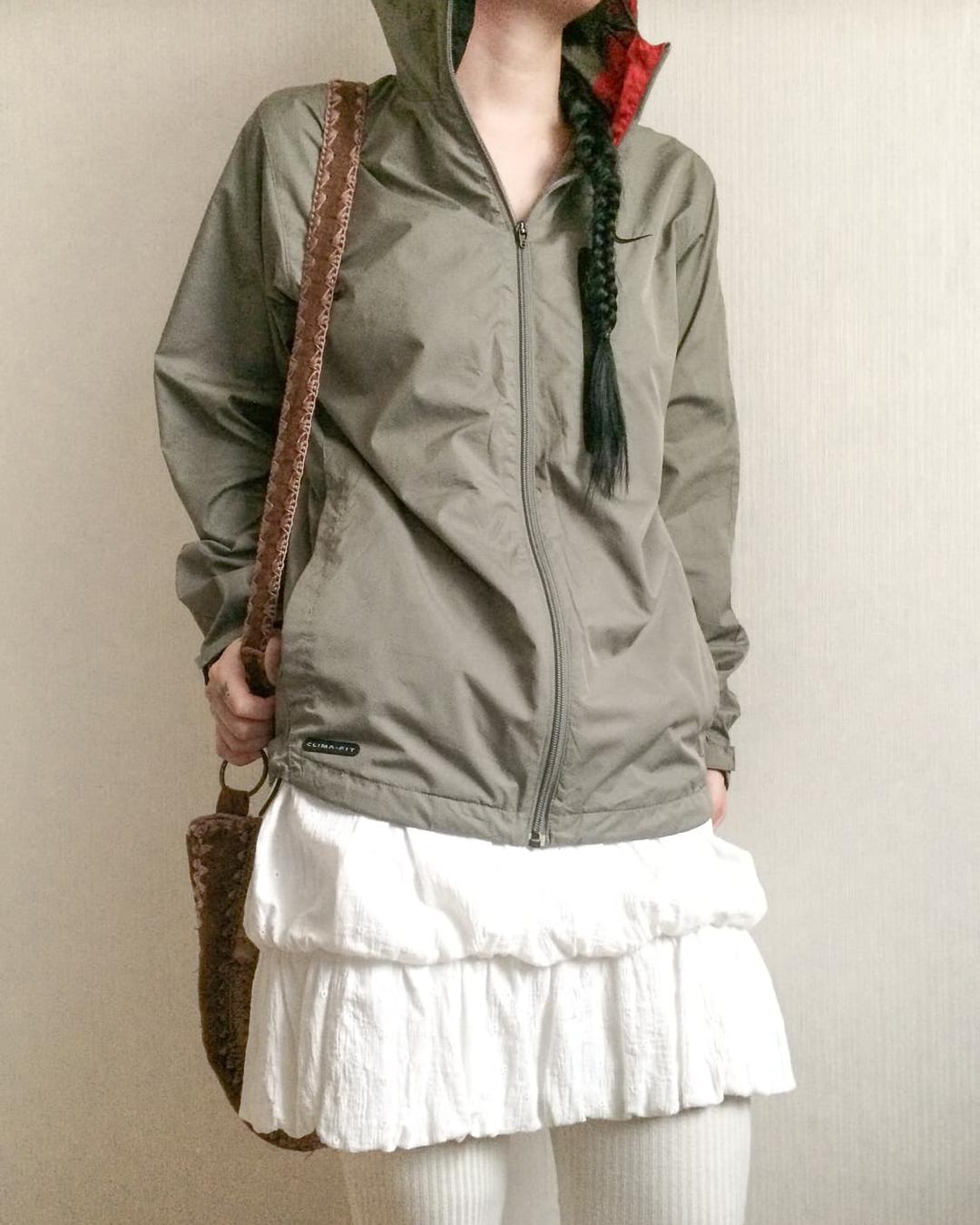 Nike khaki hood windbreaker | 후루츠패밀리