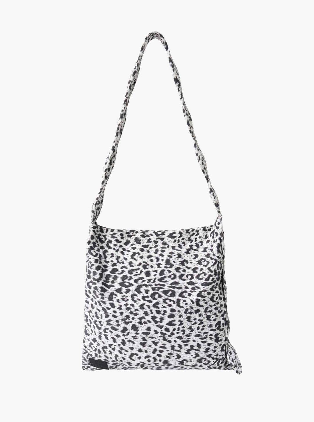 SPOTTIE PEANUT BAG IN WHITE