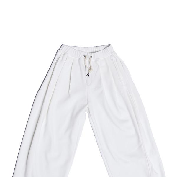 DAMP WIDE FIT TWO-TUCK PLEATS SWEAT PANTS_WHITE