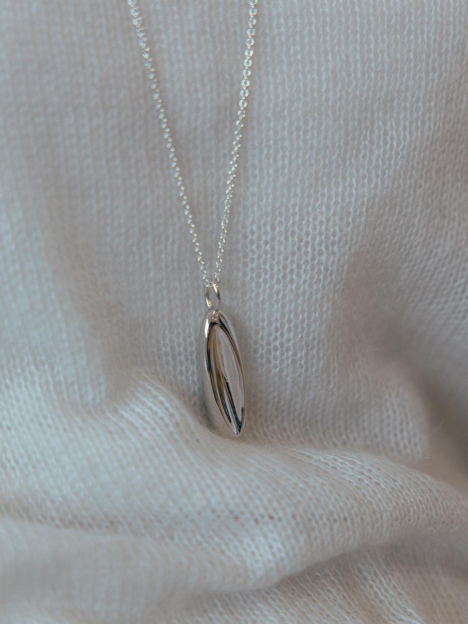 oval pebble long necklace