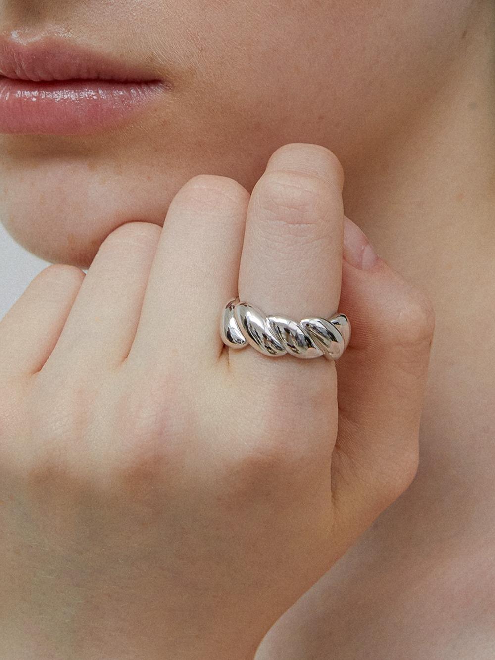 [바이이에르] (W) 청키 로프 반지 BH7R56731WB