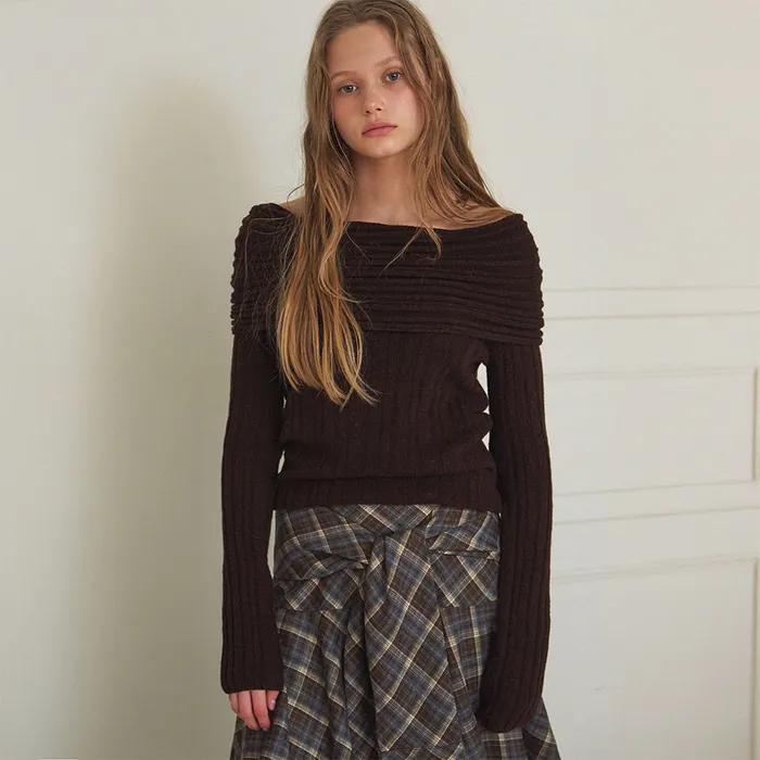 Merino Wool Blended Off-Shoulder Sweater_Brown