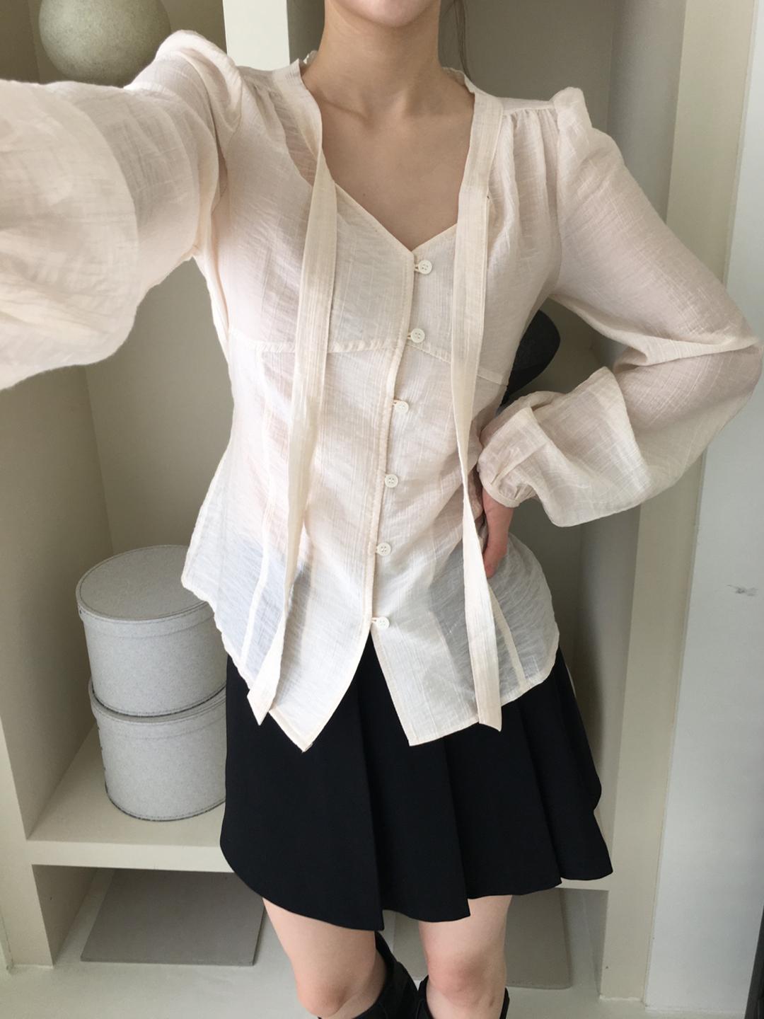 노비야카 [주문폭주] Peach blouse (Ivory, black)