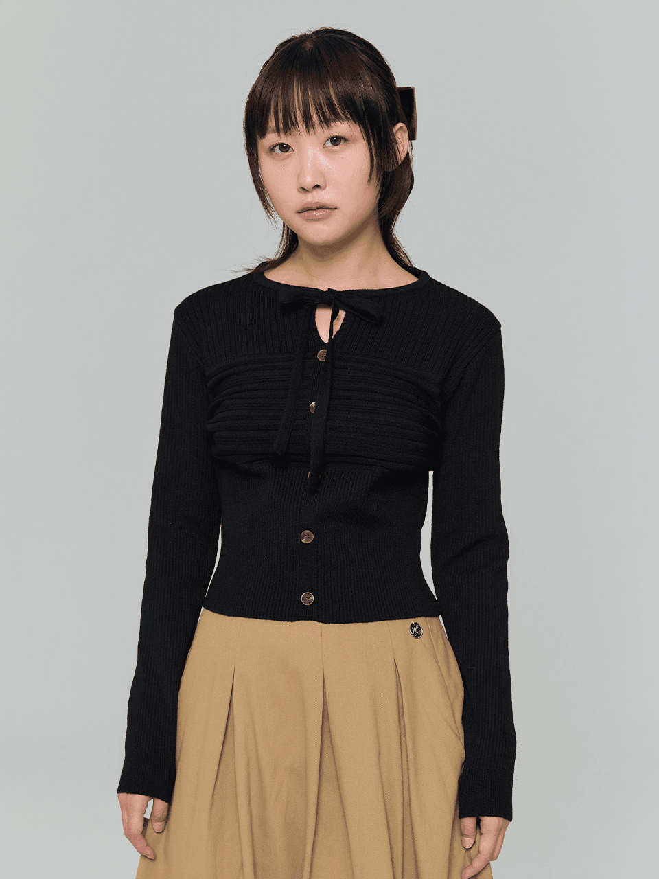 리본 버튼 슬림 니트 - 블랙(RIBBON BUTTON SILM KNIT - BLACK)