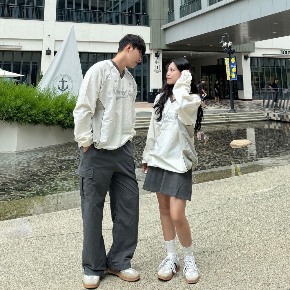 남여공용 태그 고프코어 브이넥 배색 나일론 긴팔 맨투맨 카고 와이드팬츠 세트 커플 시밀러룩