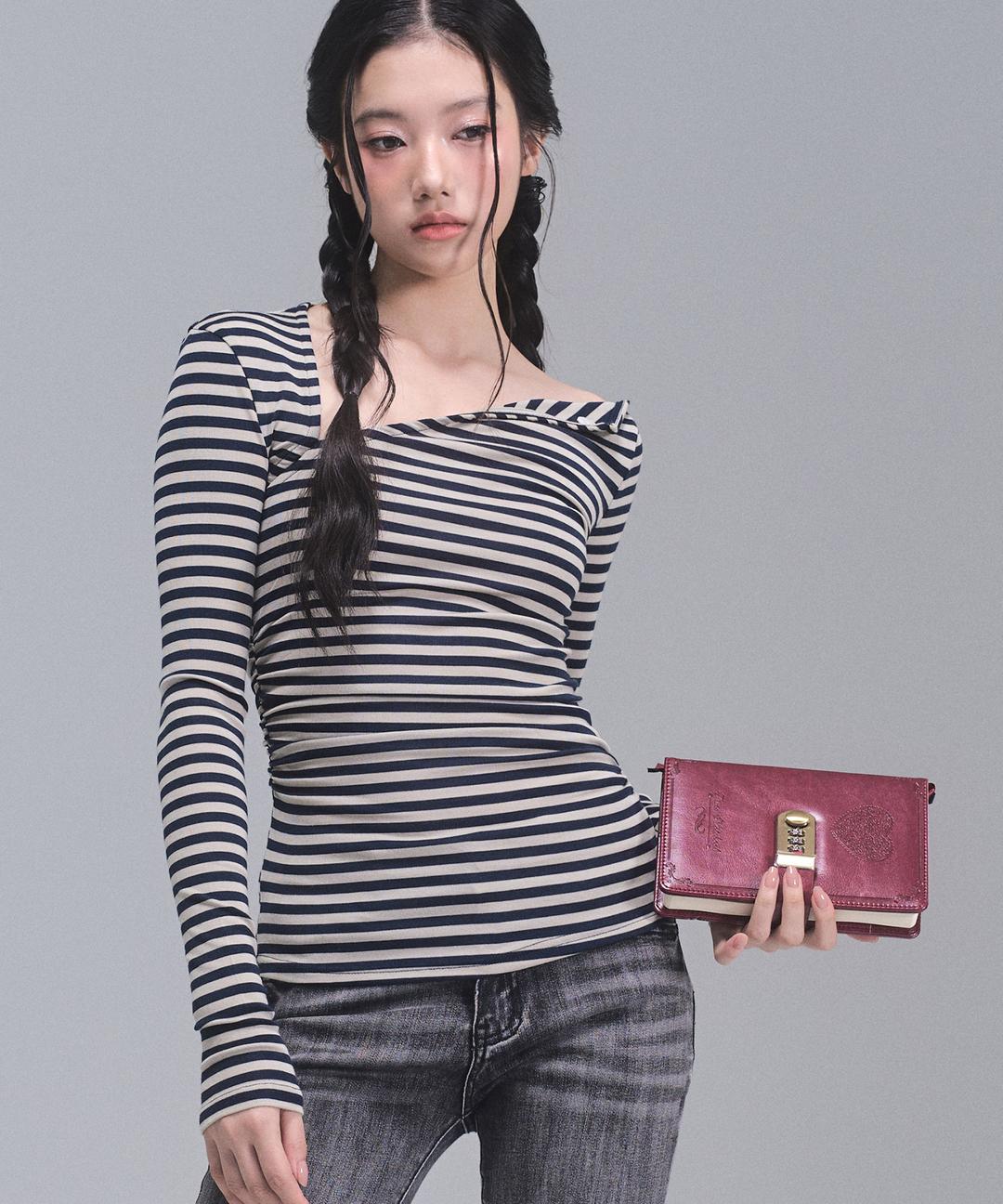 클로이 언밸런스 슬리브 탑 [NAVY STRIPE]