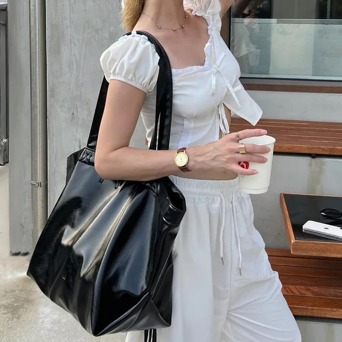 [유튜버 해수 착용] CARRIE BAG_GLOSSY BLACK