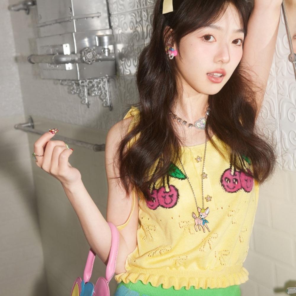 TNTNTUTU 옐로우 민소매 니트 체리 리본 펀칭 나시 탑