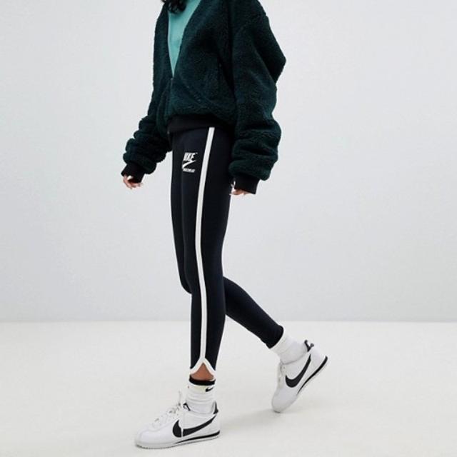 (정품) 나이키 여성 아카이브 파이프드 레깅스 블랙 893640-010/Nike Archive Leggings In Black With Piped Trim (영국직배송)