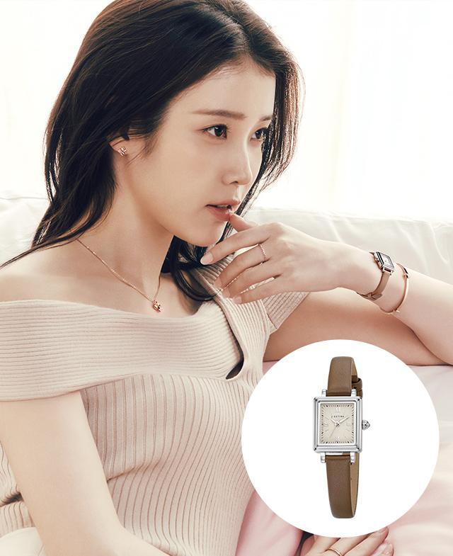 [아이유 PICK] TIARA 스퀘어 클래식 가죽시계 (JWT1LE4BS402WHGR0)