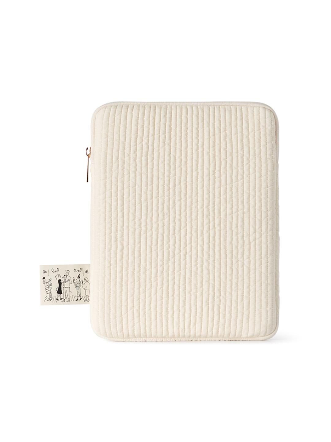 QUILTED IPAD POUCH - VANILLA
