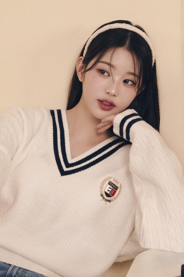 브이넥 크레스트 케이블 스웨터