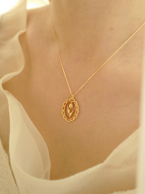tulip lace frame necklace