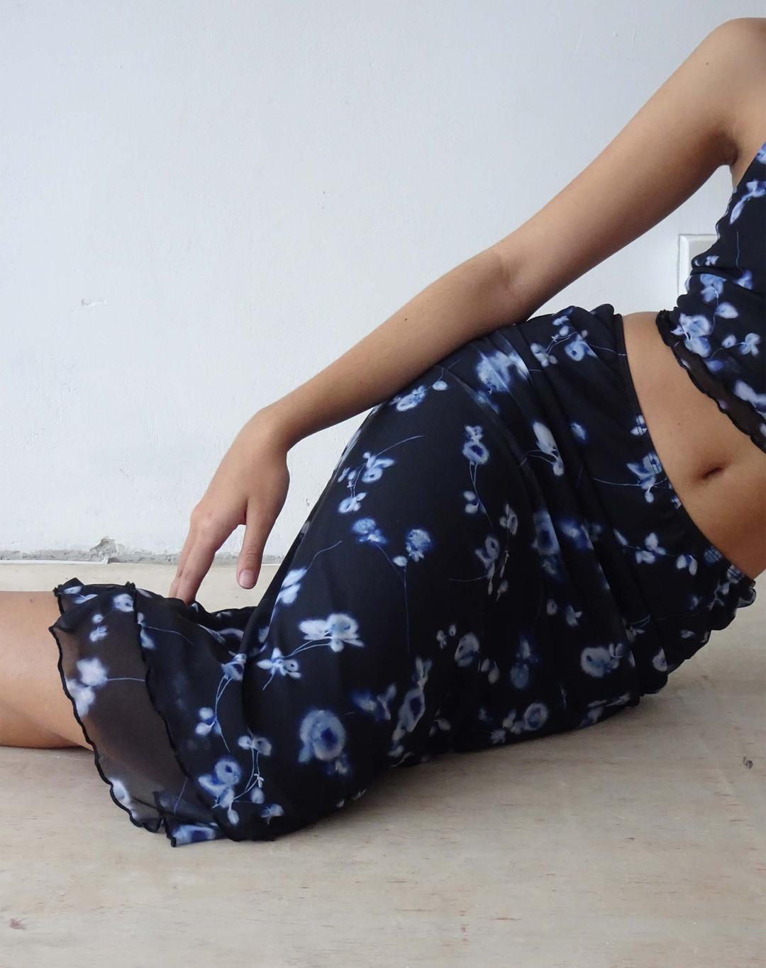 Eldonia Mid Skirt in Mesh Navy Diffused Floral - XXS