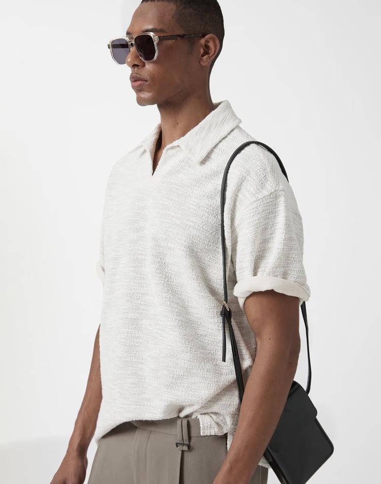 아이보리 텍스쳐 오픈카라 반팔 티셔츠