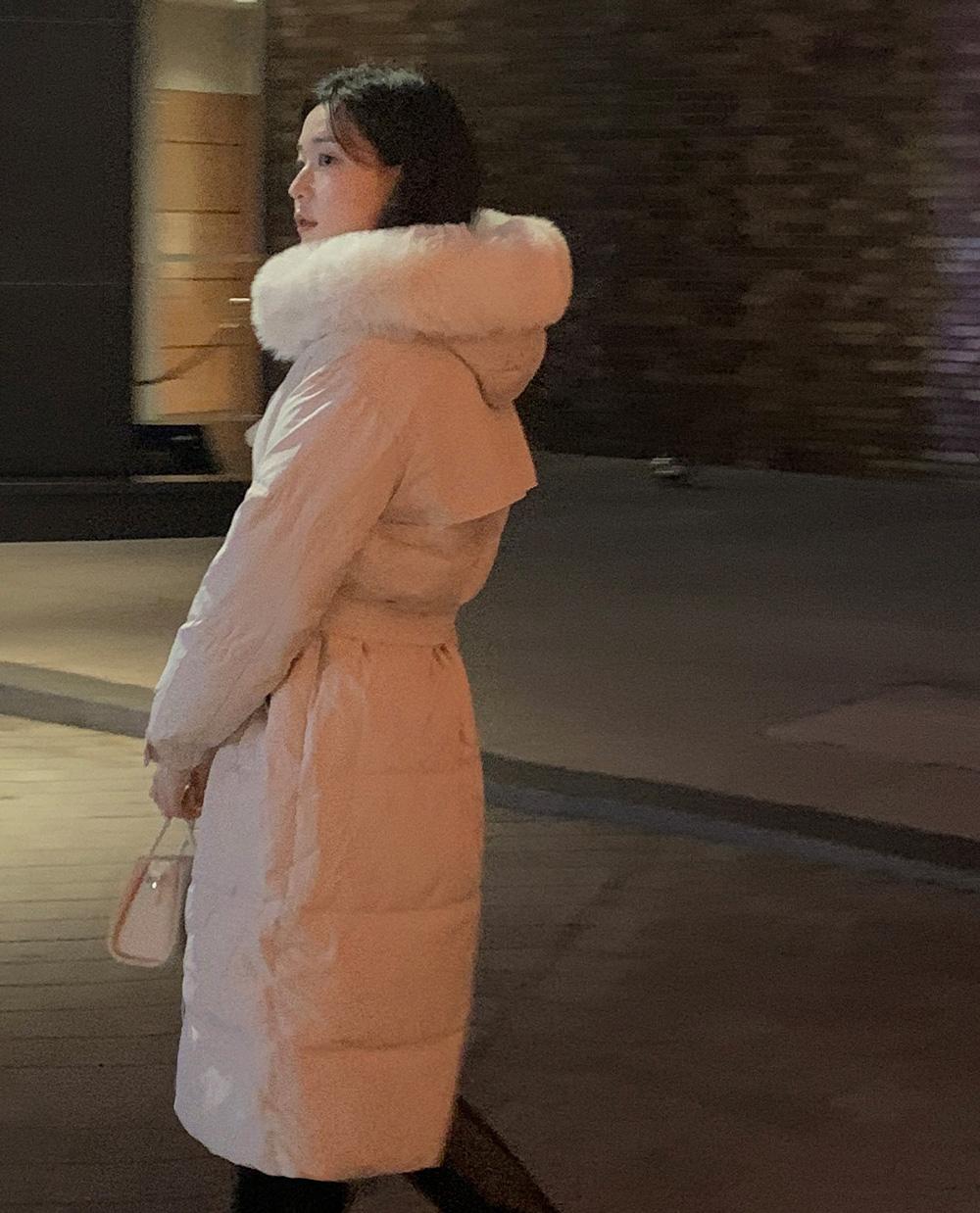 로즈 퍼 롱패딩 (하객룩 후드 퍼 롱패딩 투웨이지퍼 슬림핏)