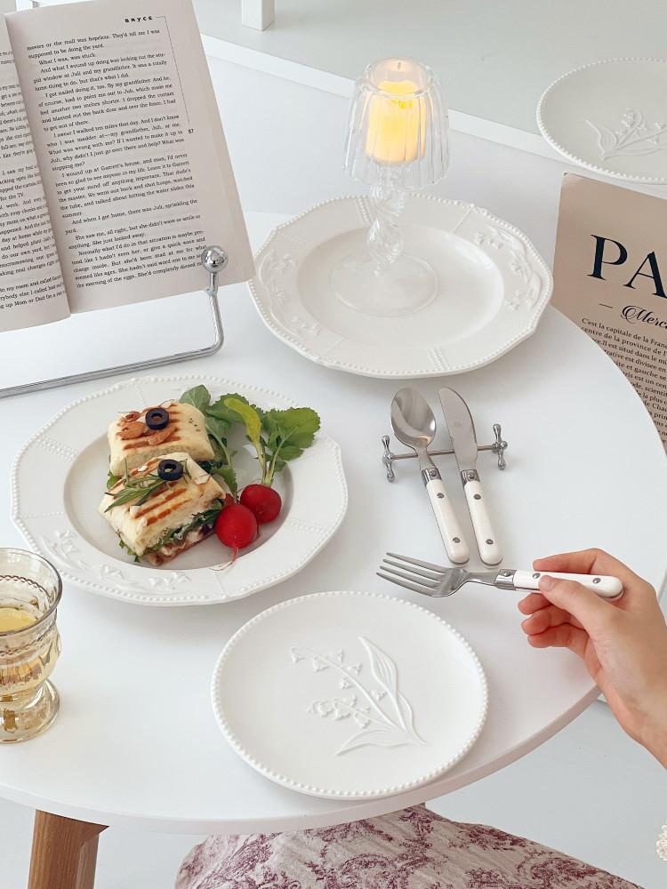 릴리프 은방울꽃 양각접시 화이트 플레이트