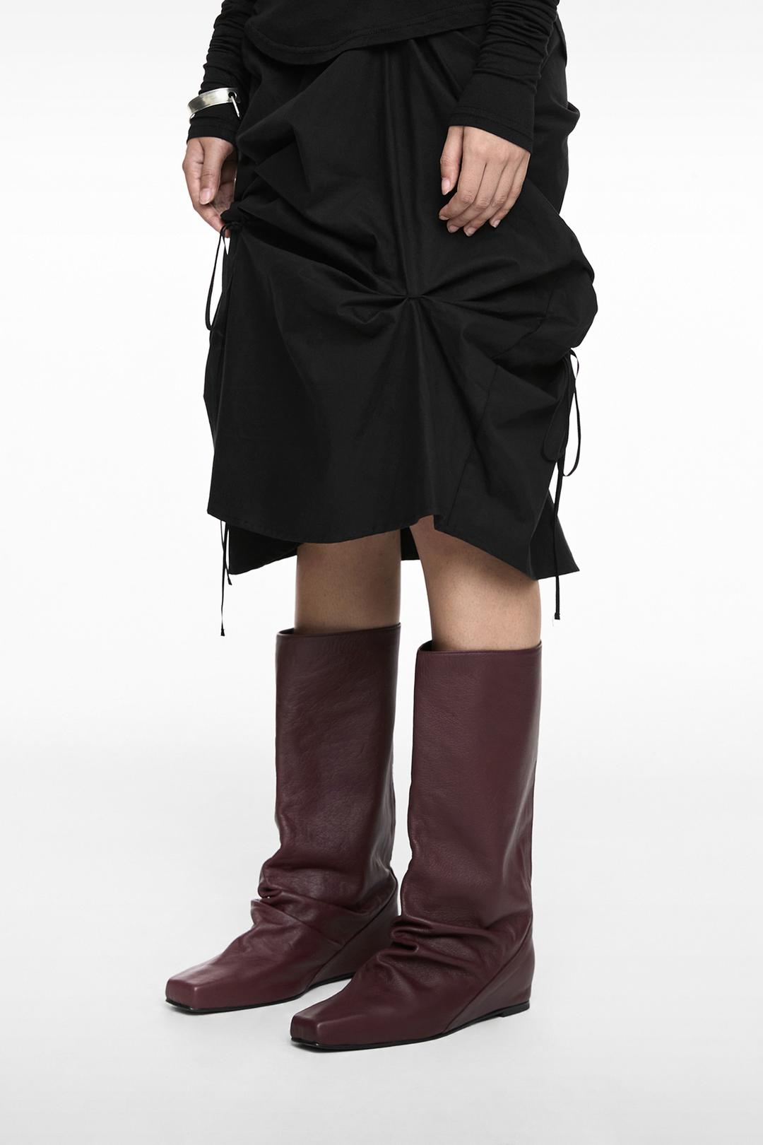 SQUARE TOE BOOTS BURGUNDY