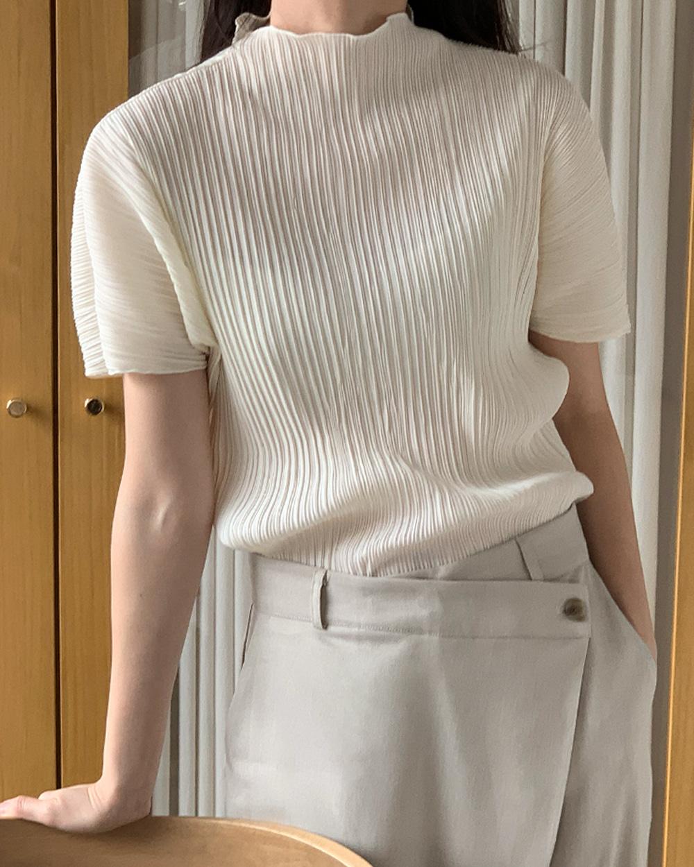 Pleats blouse