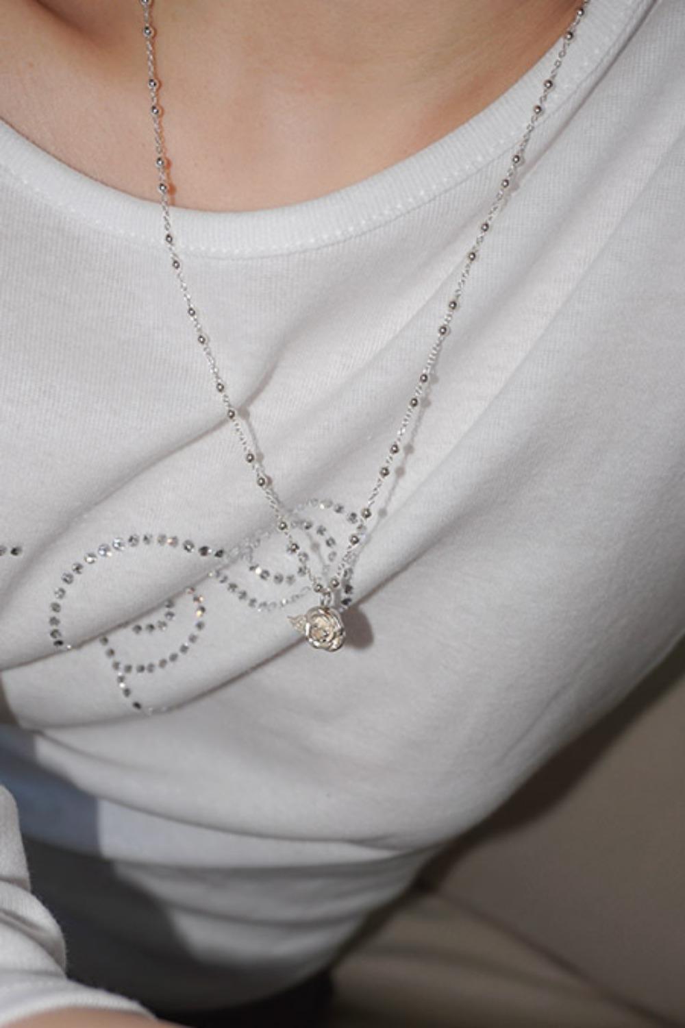 PURE ROSE PENDENT NECKLACE
