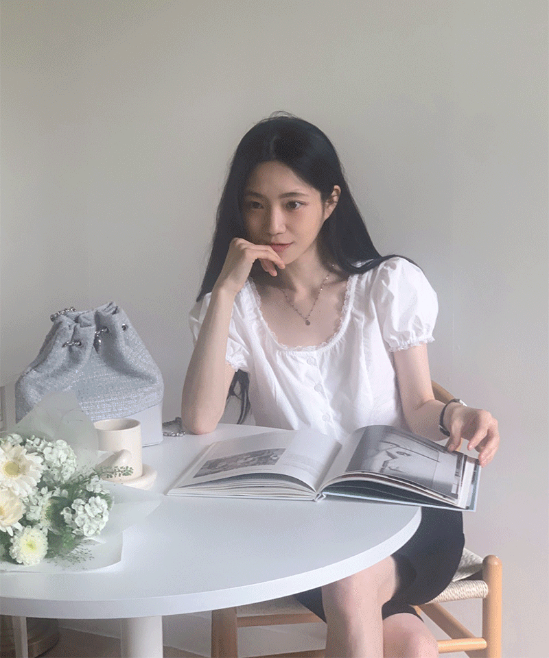 달트 엘로디 레이스 블라우스 (어깨퍼프, 밴딩)